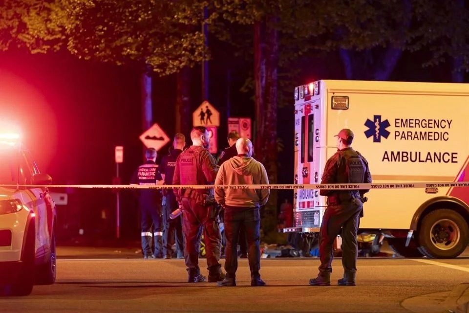Suman 11 víctimas mortales por atropellamiento masivo en Canadá