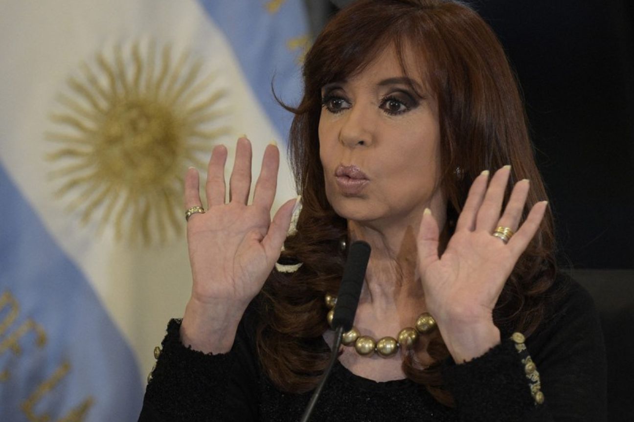 Piden fiscales 12 años de cárcel e inhabilitación política permanente para Cristina Fernández de Kirchner, vicepresidenta de Argentina