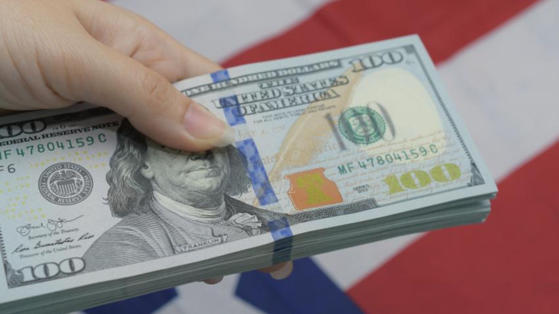 Senado de EE.UU. ajusta de 3.5% a 1% impuesto propuesto a remesas físicas en iniciativa de Trump