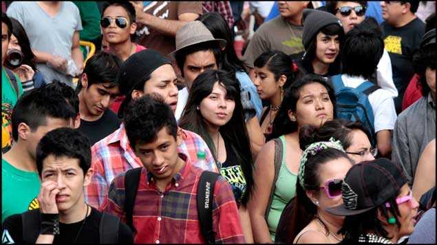 Jóvenes demoran más en salir del hogar y tener hijos: Inegi