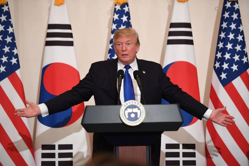 Eleva Donald Trump aranceles a Corea del Sur por bloqueo legislativo de su acuerdo comercial