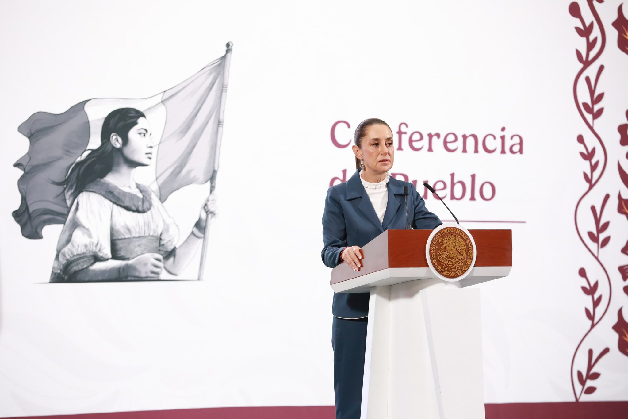 Destaca Claudia Sheinbaum récord en formación y contratación de médicos especialistas en el IMSS en 2025