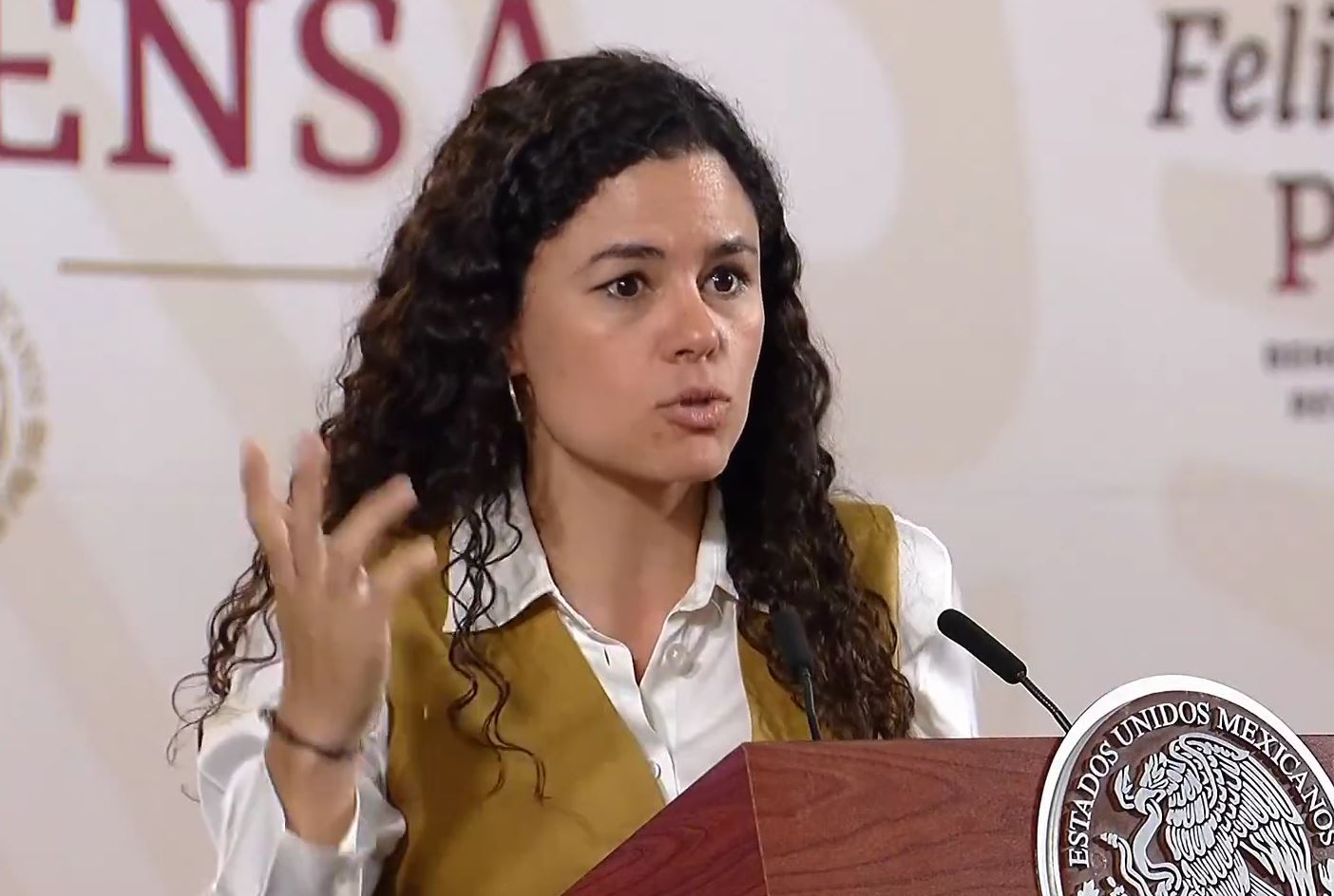 No puede un tribunal internacional exigirnos que cambiemos nuestra Constitución: Luisa María Alcalde