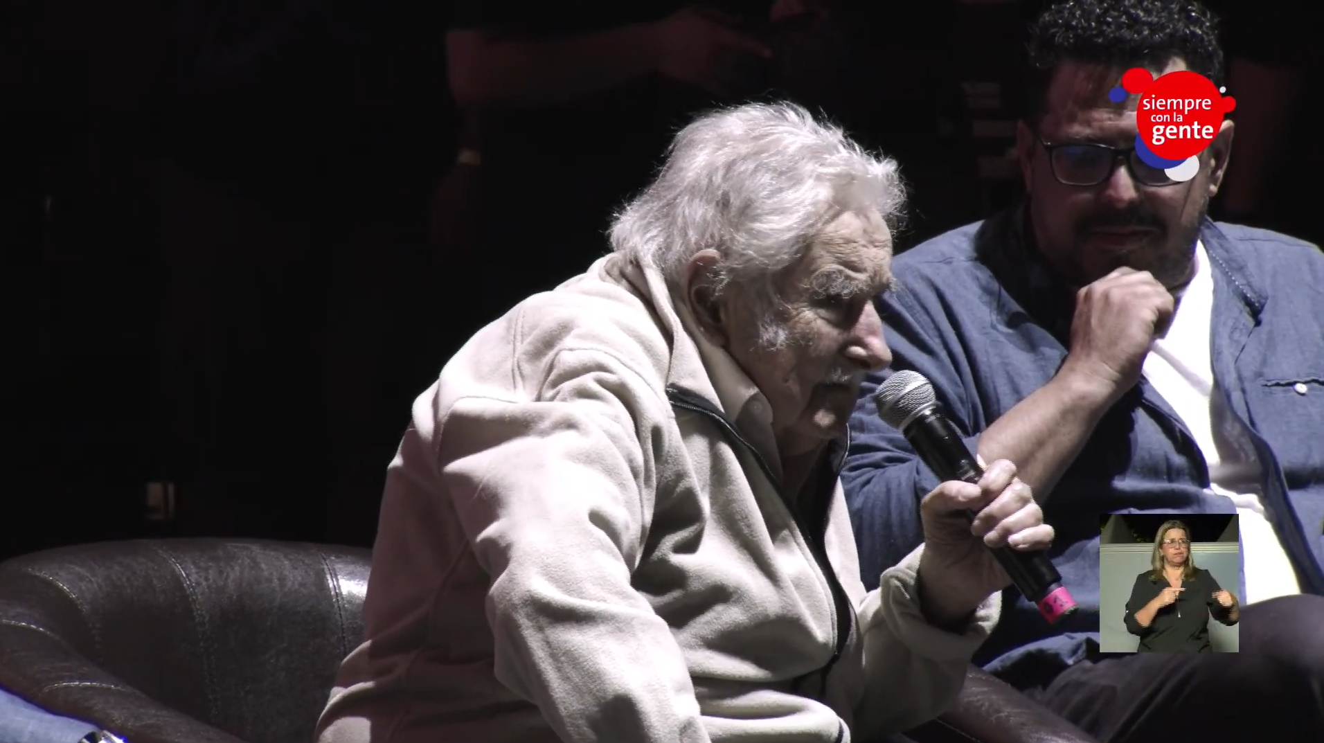 Con emotivo discurso se despide José Mujica de la política en Uruguay