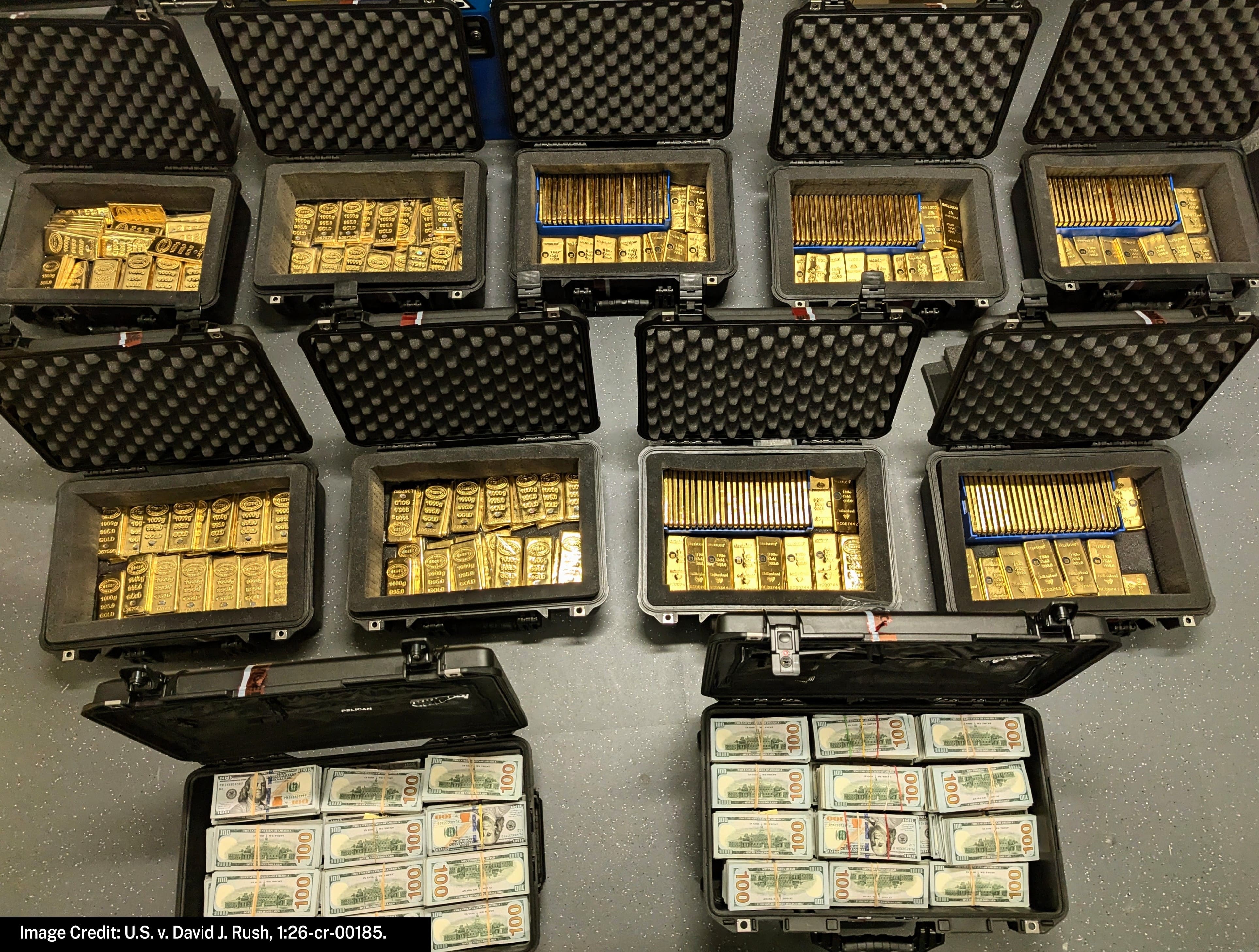 Exfuncionario de la CIA se declara culpable de fraude por 194 millones de dólares; compró oro y bienes de lujo