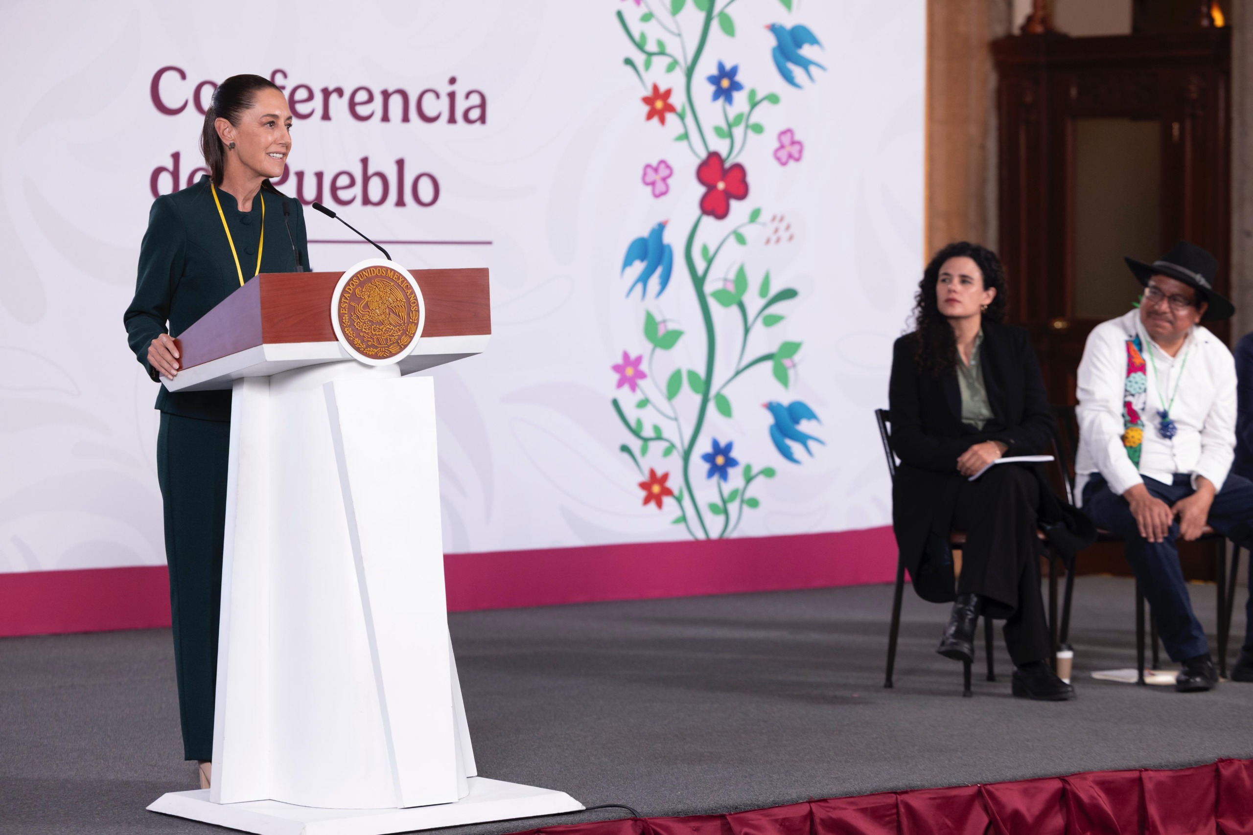 Claudia Sheinbaum acusa a la oposición de querer “regresar al pasado de corrupción y privilegios”