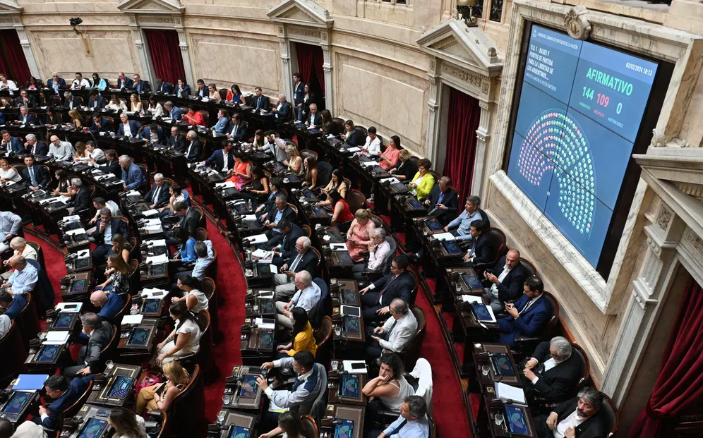 Aprueban Ley de Bases de Javier Milei en Congreso argentino