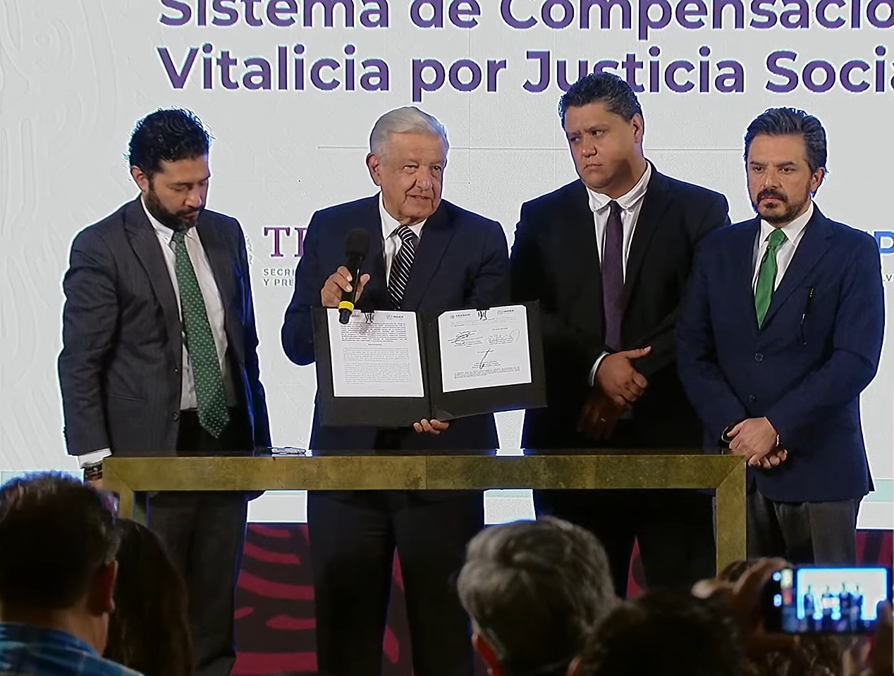 Firman convenio para compensación de pensión vitalicia de extrabajadores de Luz y Fuerza