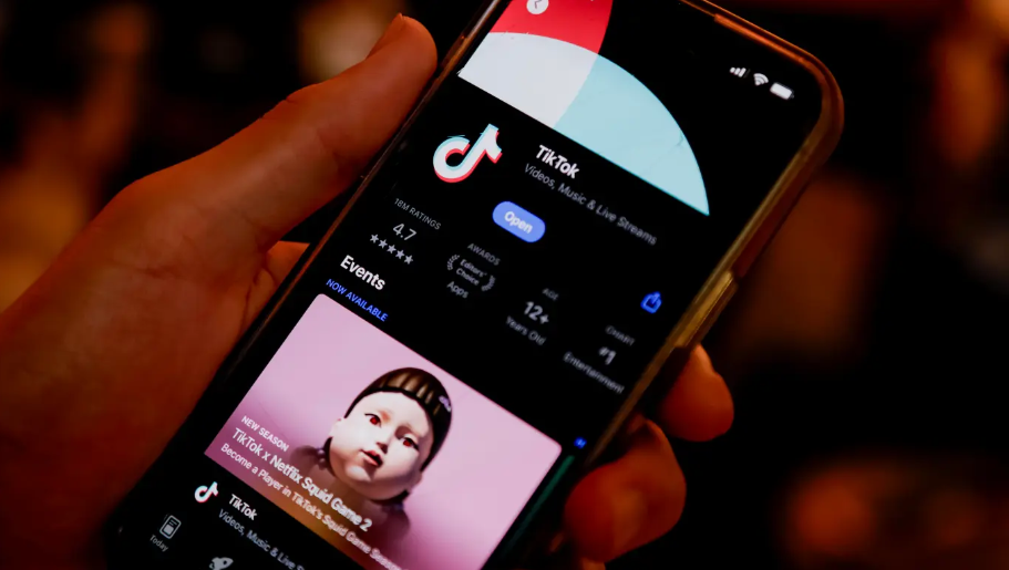 Se suma Netflix a denuncias contra Tiktok por uso de Inteligencia Artificial