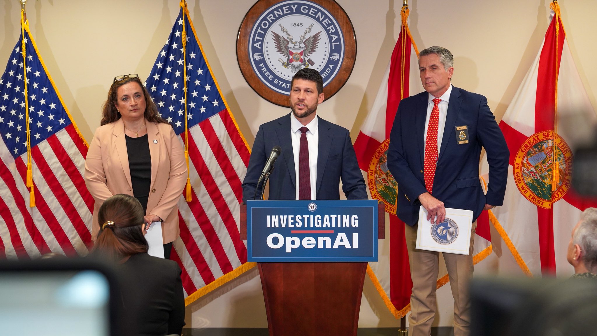 Abre Fiscalía de Florida investigación criminal contra ChatGPT por “asesorar” a autor de tiroteo en 2025