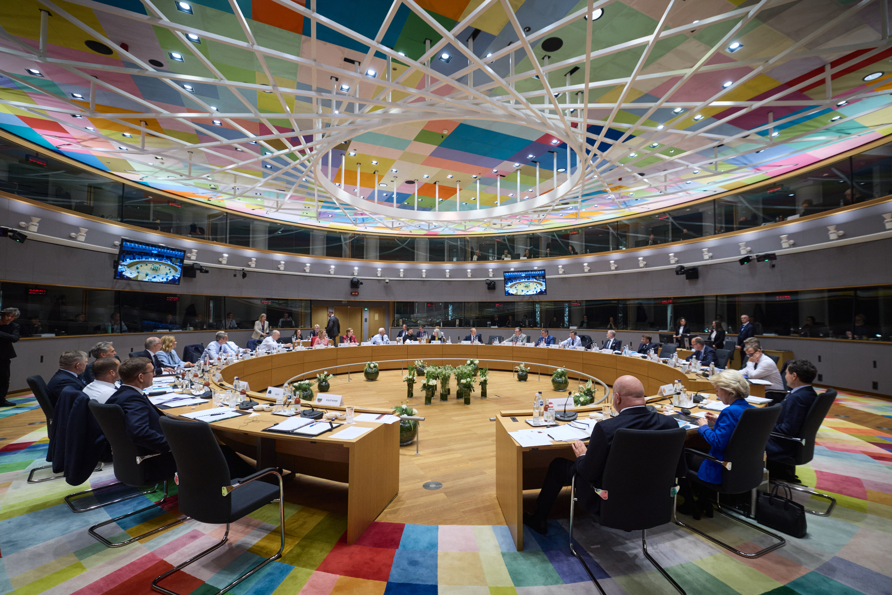 Líderes de la Unión Europea reafirman su apoyo a Ucrania y discuten objetivos climáticos en Bruselas