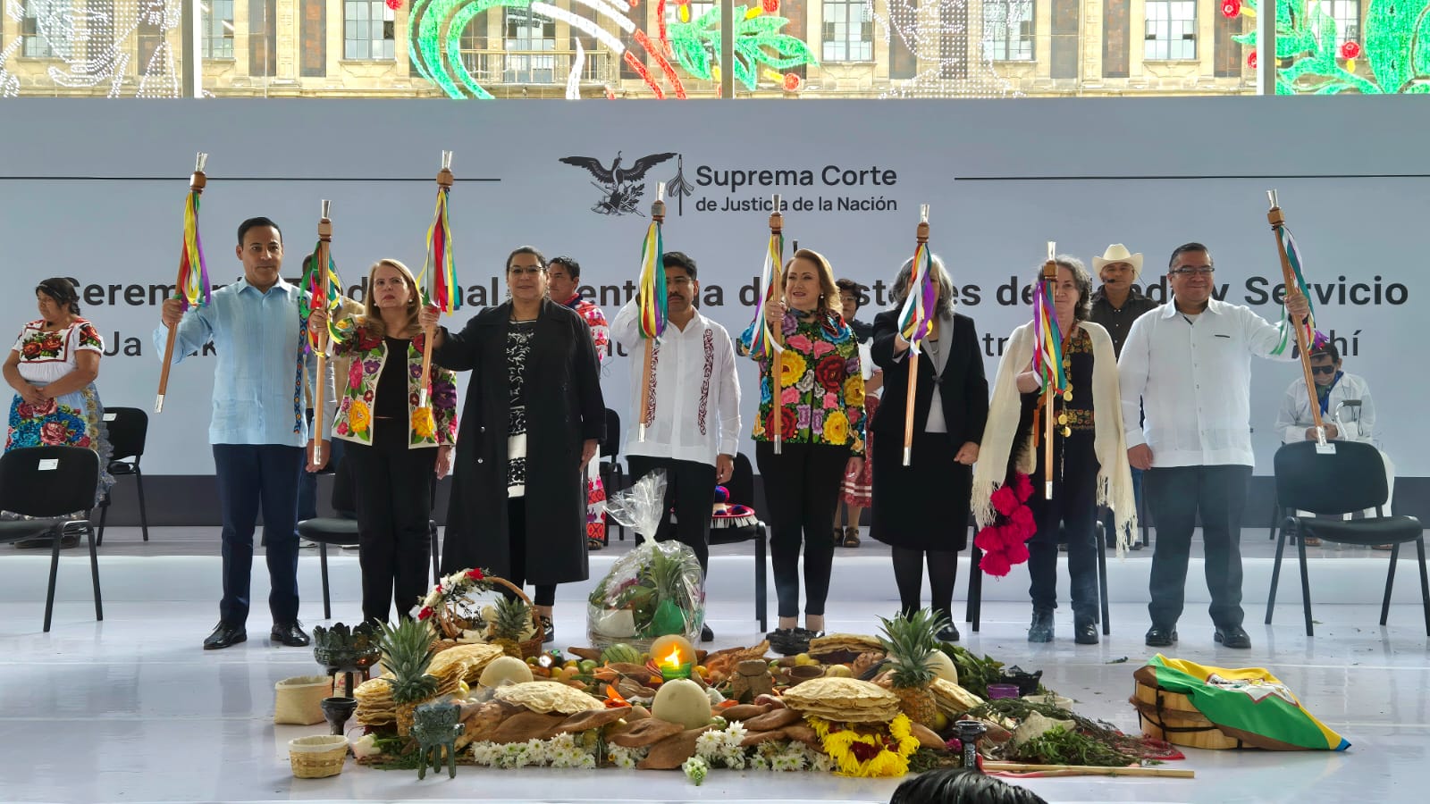 Entregan pueblos originarios bastón de mando a ministras y ministros electos de la SCJN