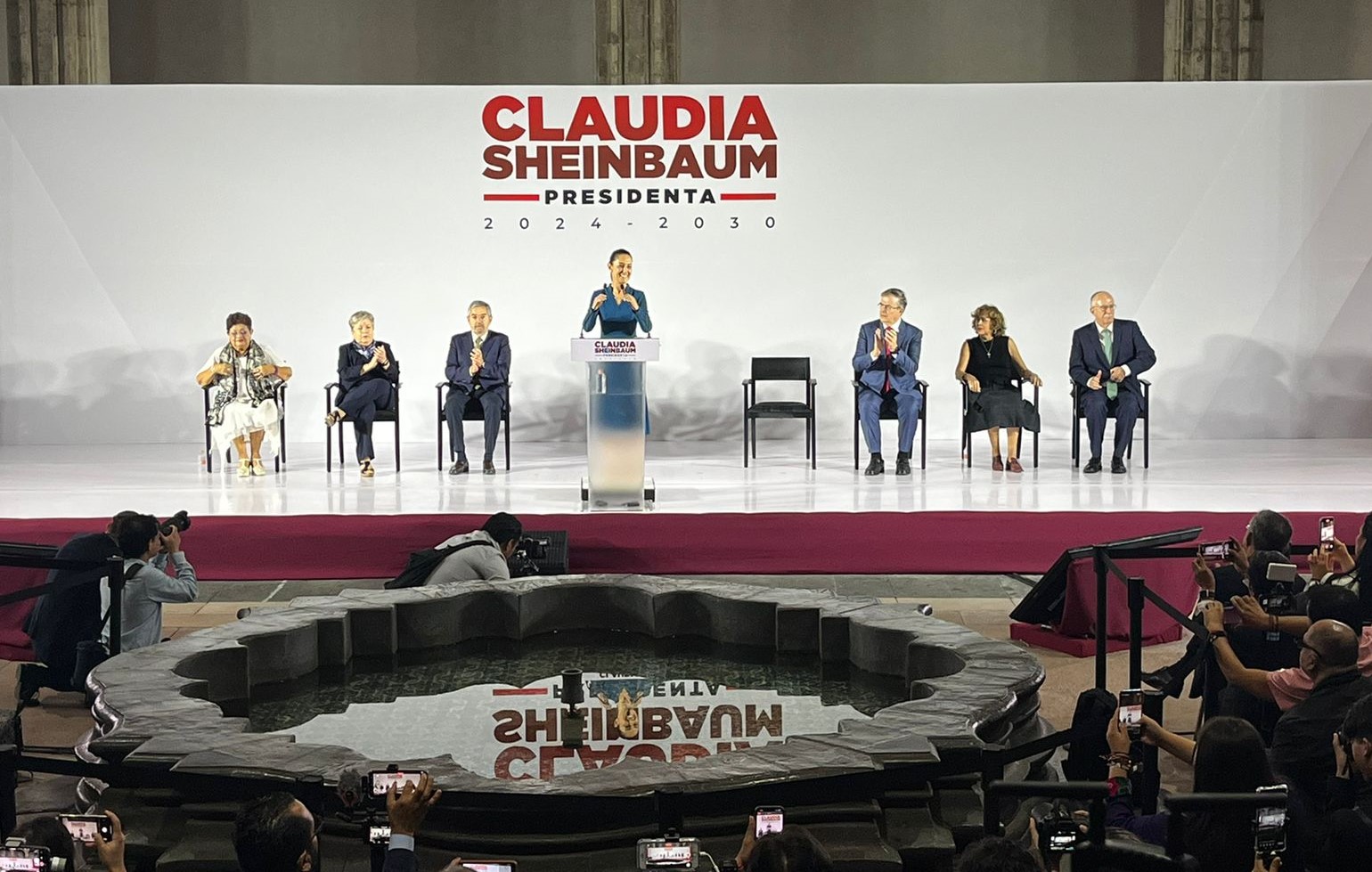 Presenta Claudia Sheinbaum a seis miembros de su Gabinete
