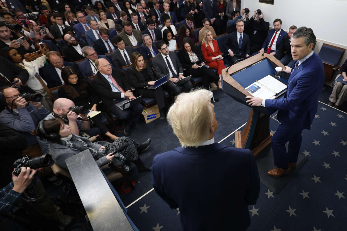 Demanda The New York Times al Departamento de Defensa de EE.UU. por restricciones contra periodistas