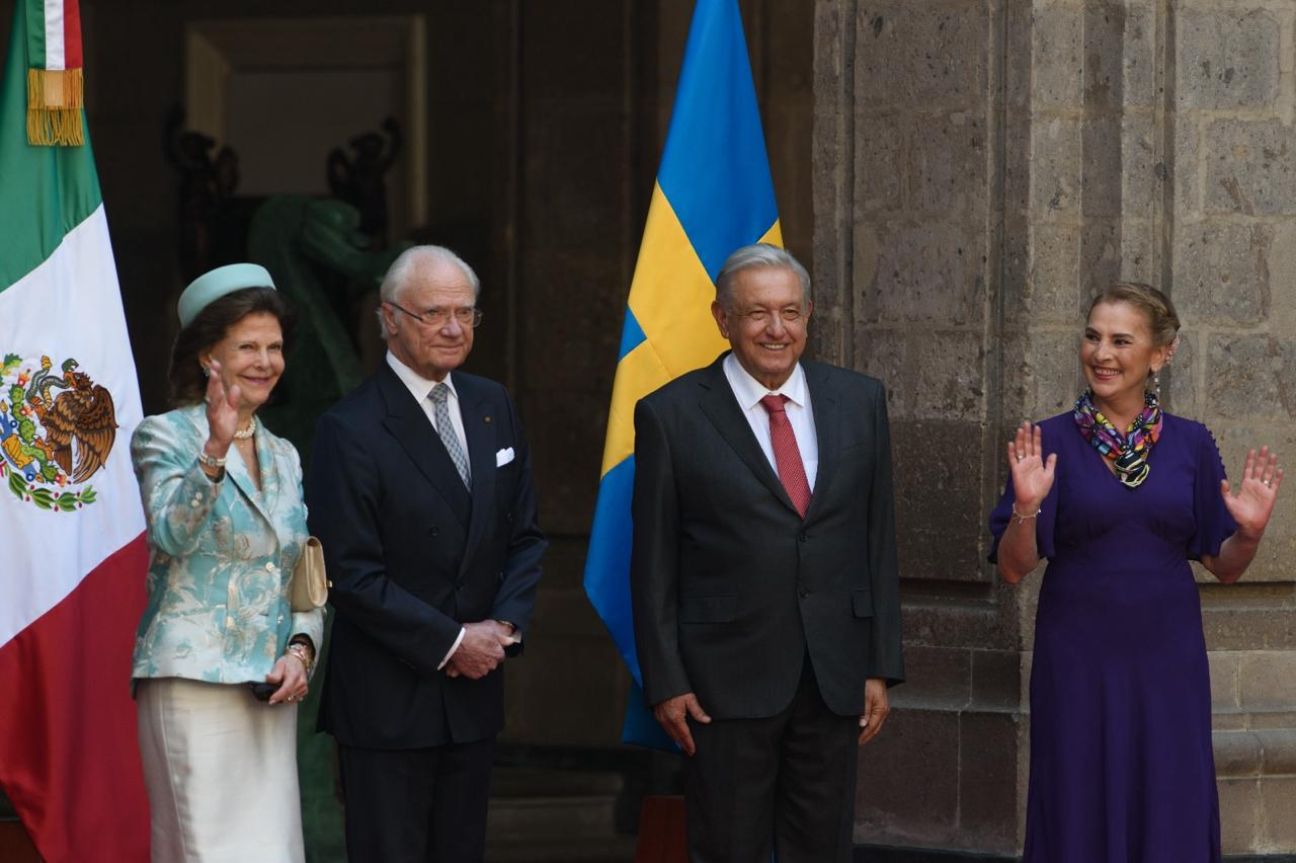 Recibe López Obrador a los reyes de Suecia en Palacio Nacional