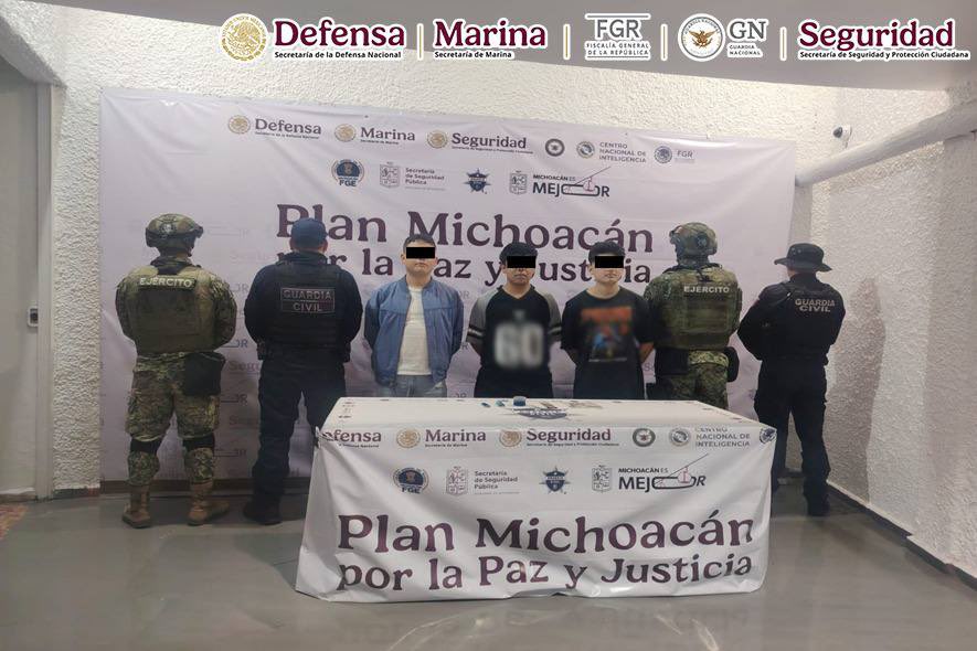 Autoridades federales y estatales detienen a cuatro personas y aseguran más de un centenar de cartuchos, en Michoacán