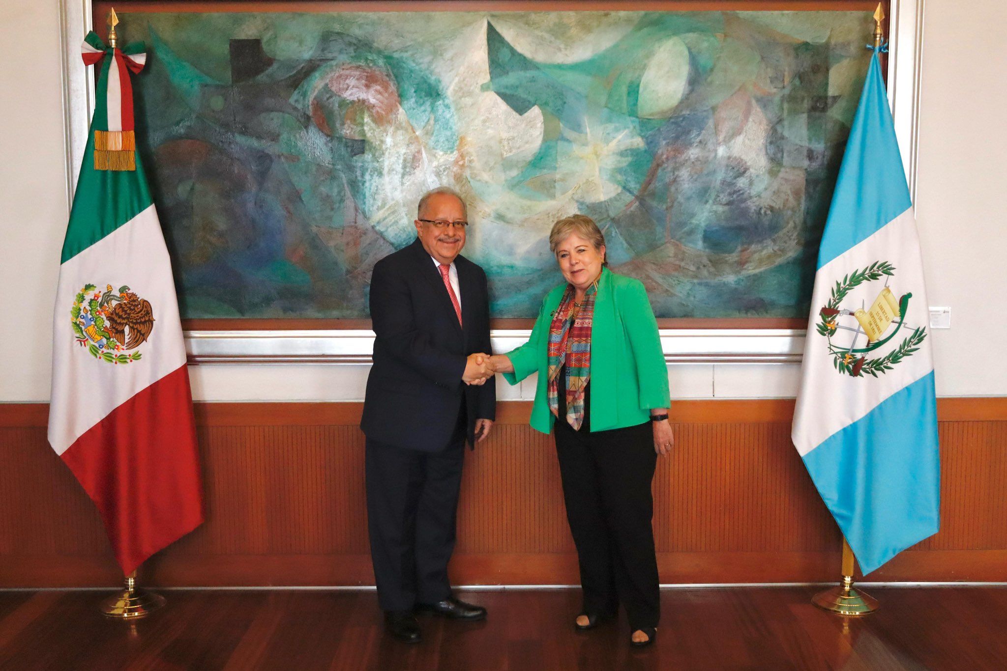 Se reunió la canciller Alicia Bárcena con su homónimo de Guatemala en su primera visita oficial a México