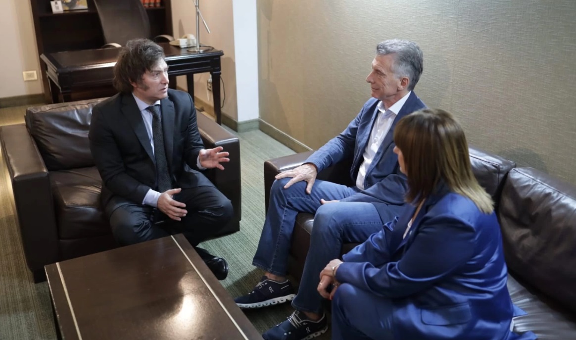 Adelanta Javier Milei, presidente electo de Argentina, a ocho miembros de su gabinete tras reunión con el expresidente Mauricio Macri
