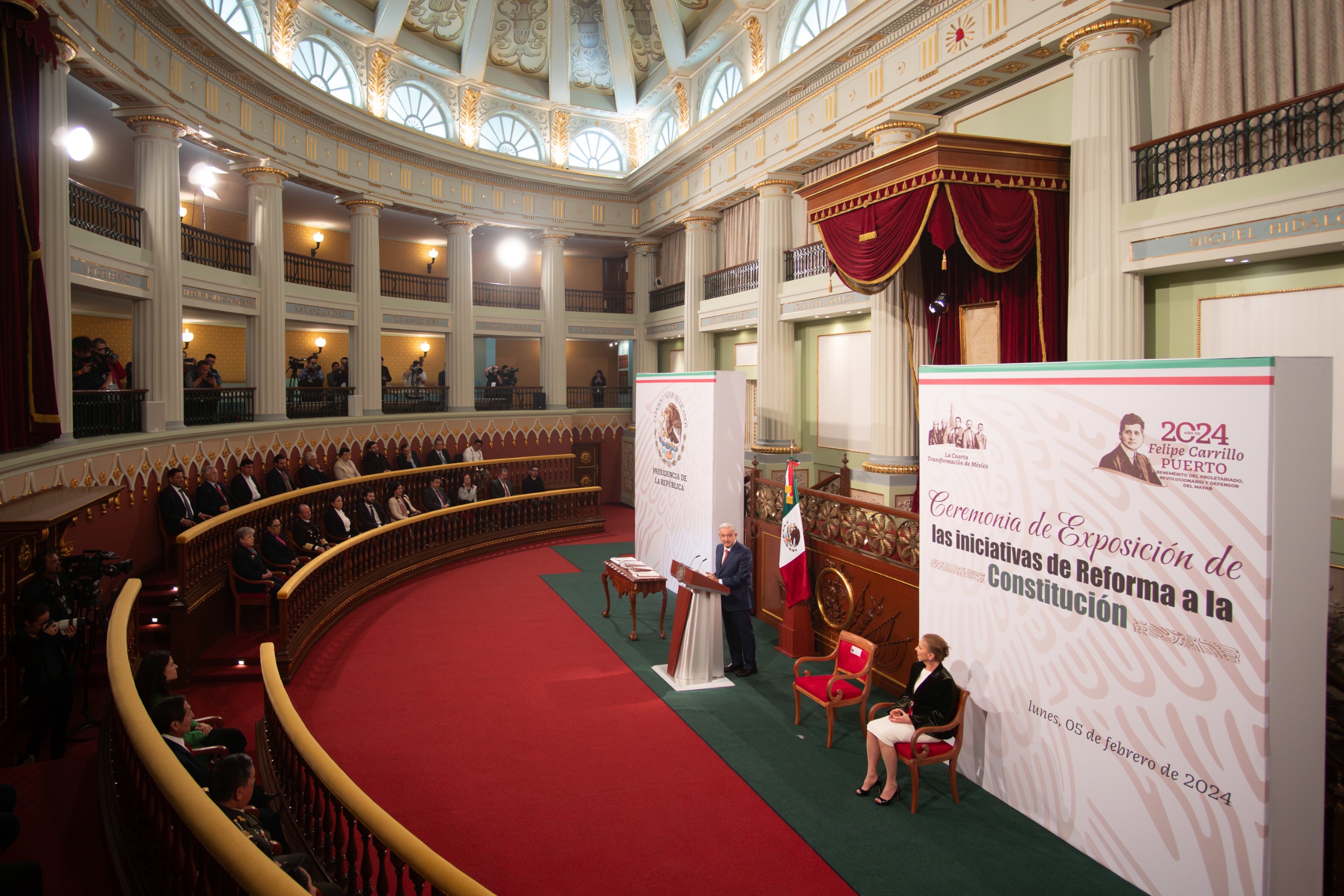 Presenta López Obrador iniciativas de reforma al Poder Judicial y al Sistema Electoral