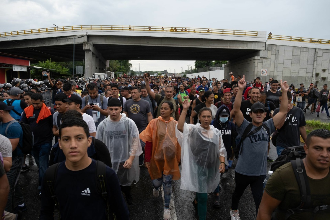 Exigen migrantes permisos para transitar en México