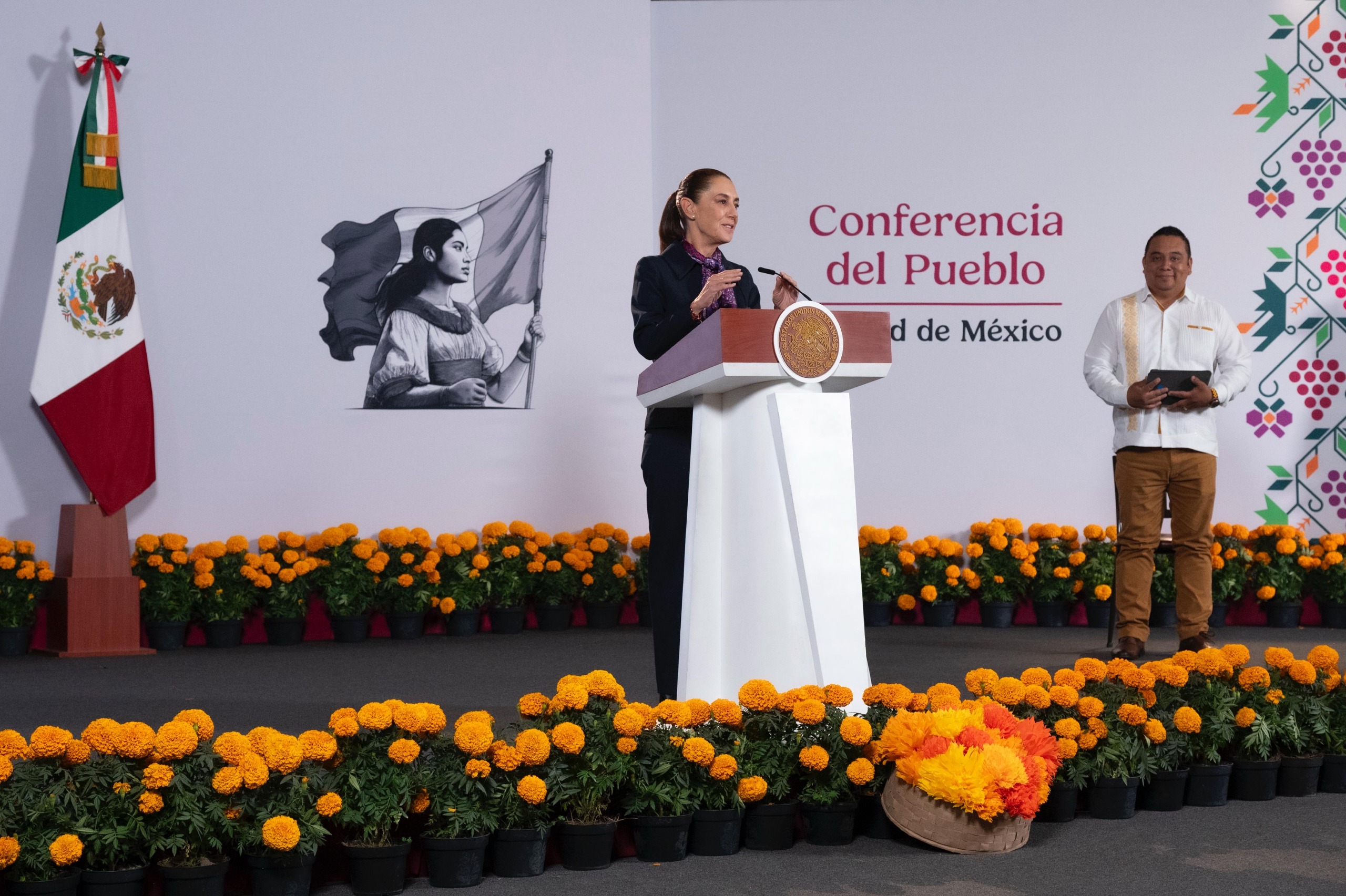Sheinbaum plantea transparentar contratos del INE y terminar con duopolio de proveedores electorales