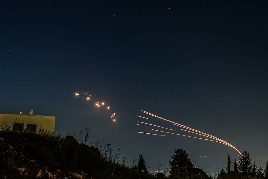 Lanza Irán ataque con drones a Israel como respuesta al ataque de su consulado en Damasco