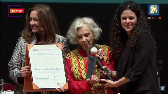 Entregan el Premio Internacional Carlos Fuentes a la Creación Literaria en el Idioma Español 2023 a Elena Poniatowska