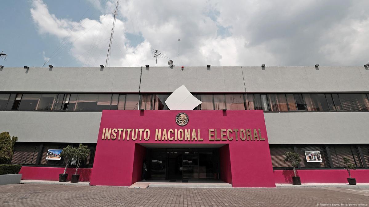 Prohíbe INE distribución de "acordeones" o "guías" para elección judicial