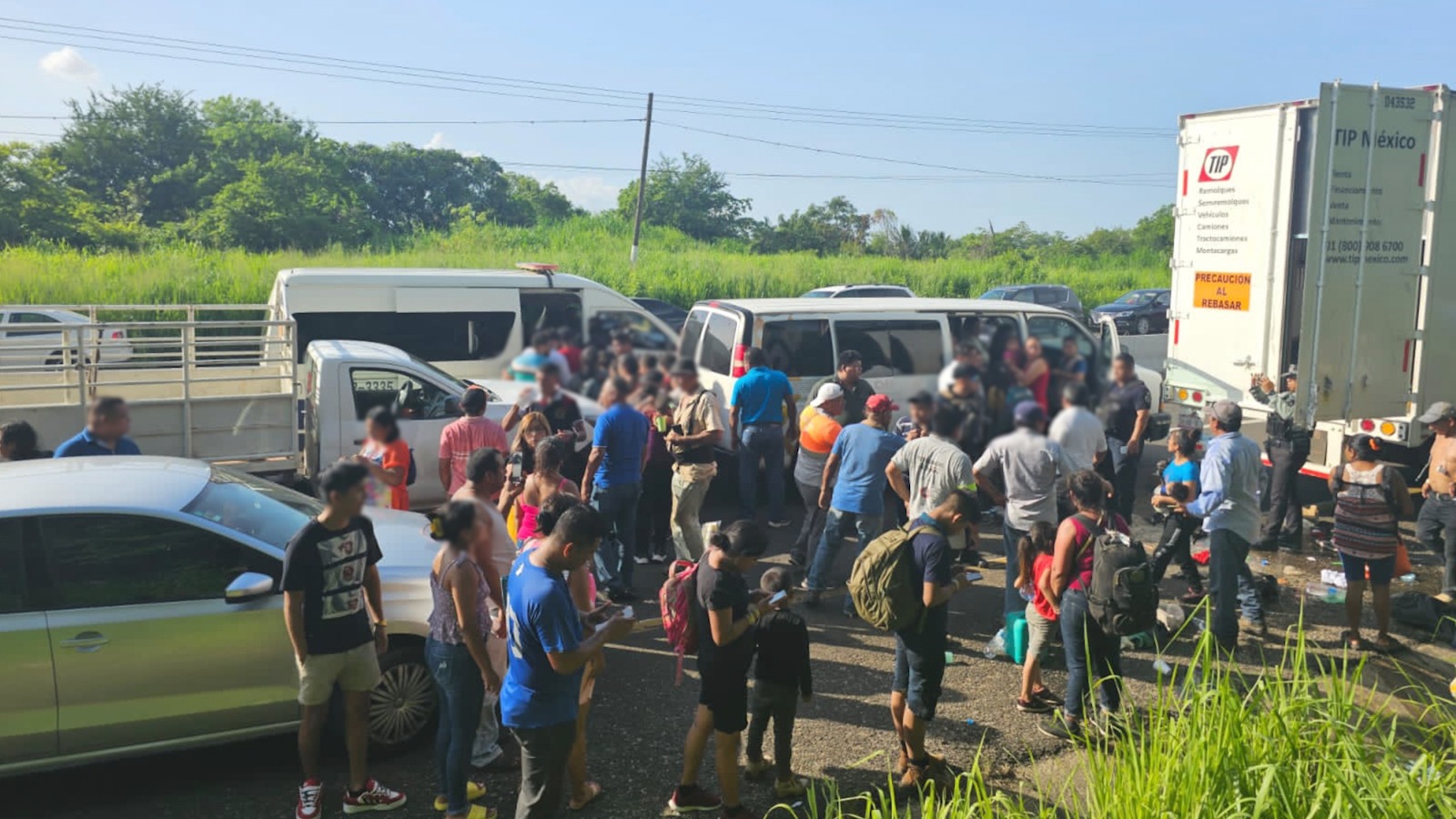 Identifican 172 migrantes abandonados en carretera de Veracruz