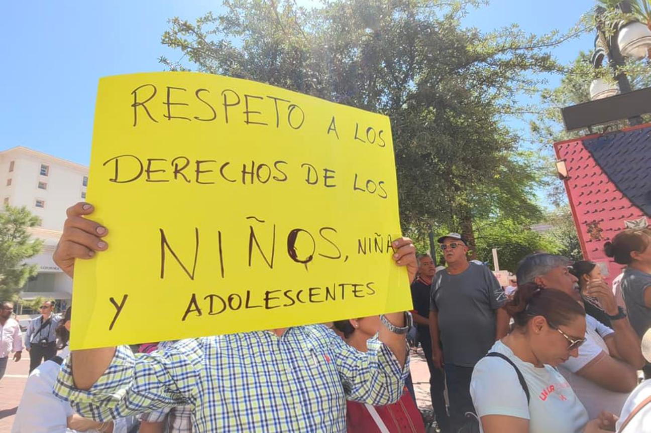 Protestan para exigir la entrega inmediata de Libros de Texto Gratuitos en Chihuahua