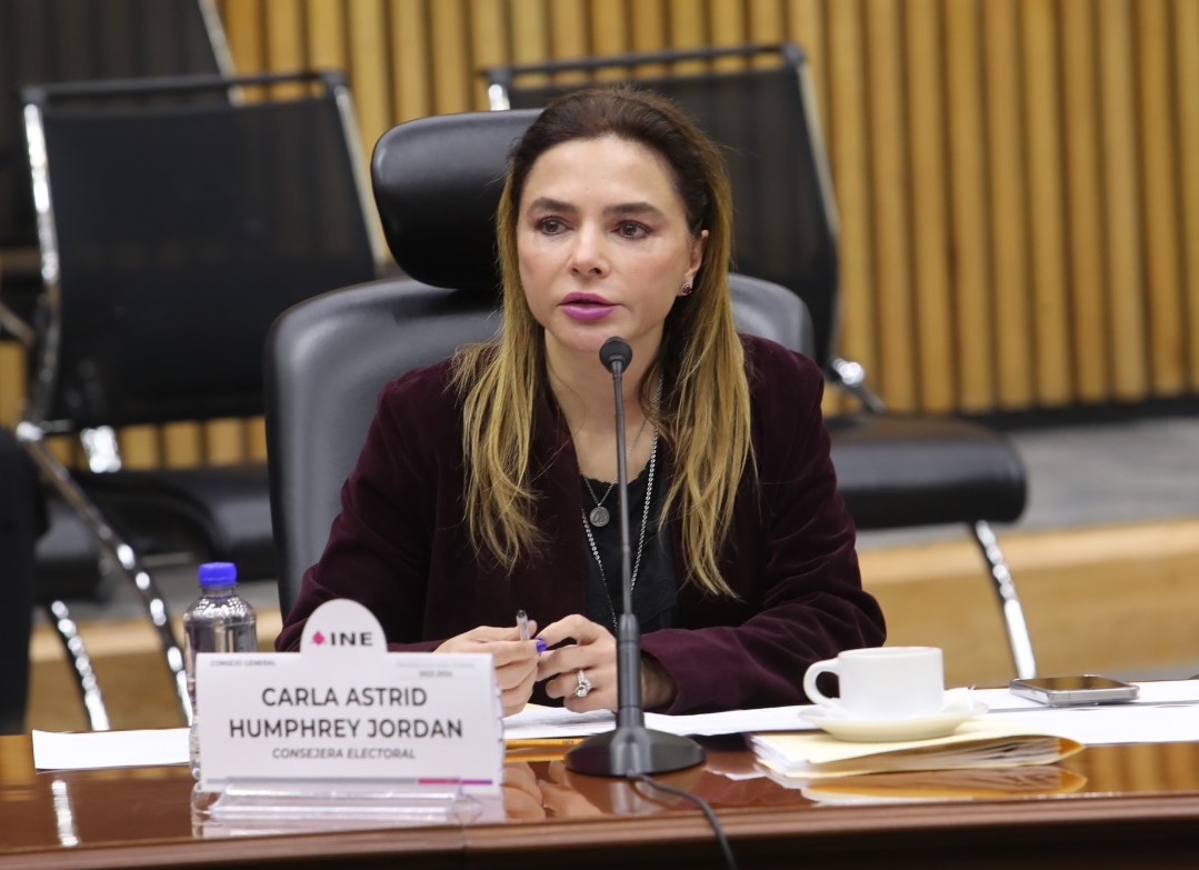 Solicita Carla Humphrey que el INE inicie acciones legales contra Xóchitl Gálvez por mal uso del logo institucional