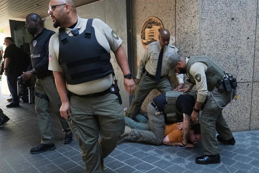 Escala violencia durante redadas antinmigrantes en California