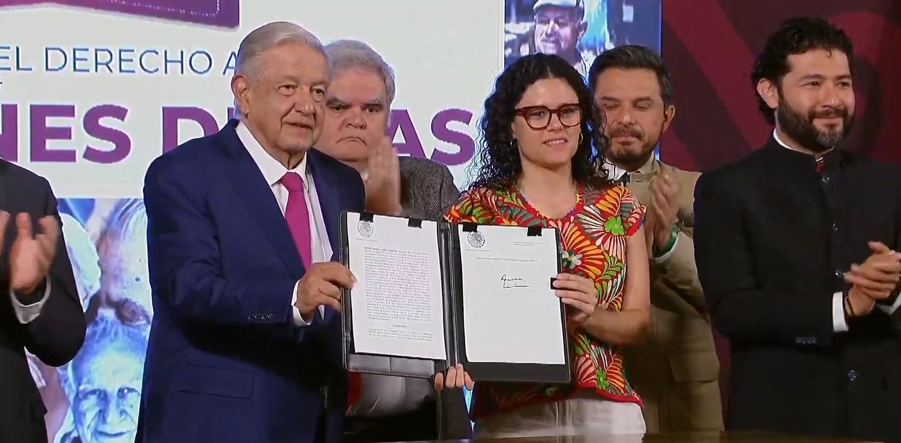 Firma el presidente López Obrador el decreto para la creación del Fondo de Pensiones para el Bienestar