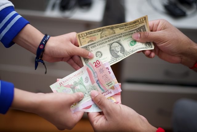 Aumentan remesas 0.4% en febrero: Banxico