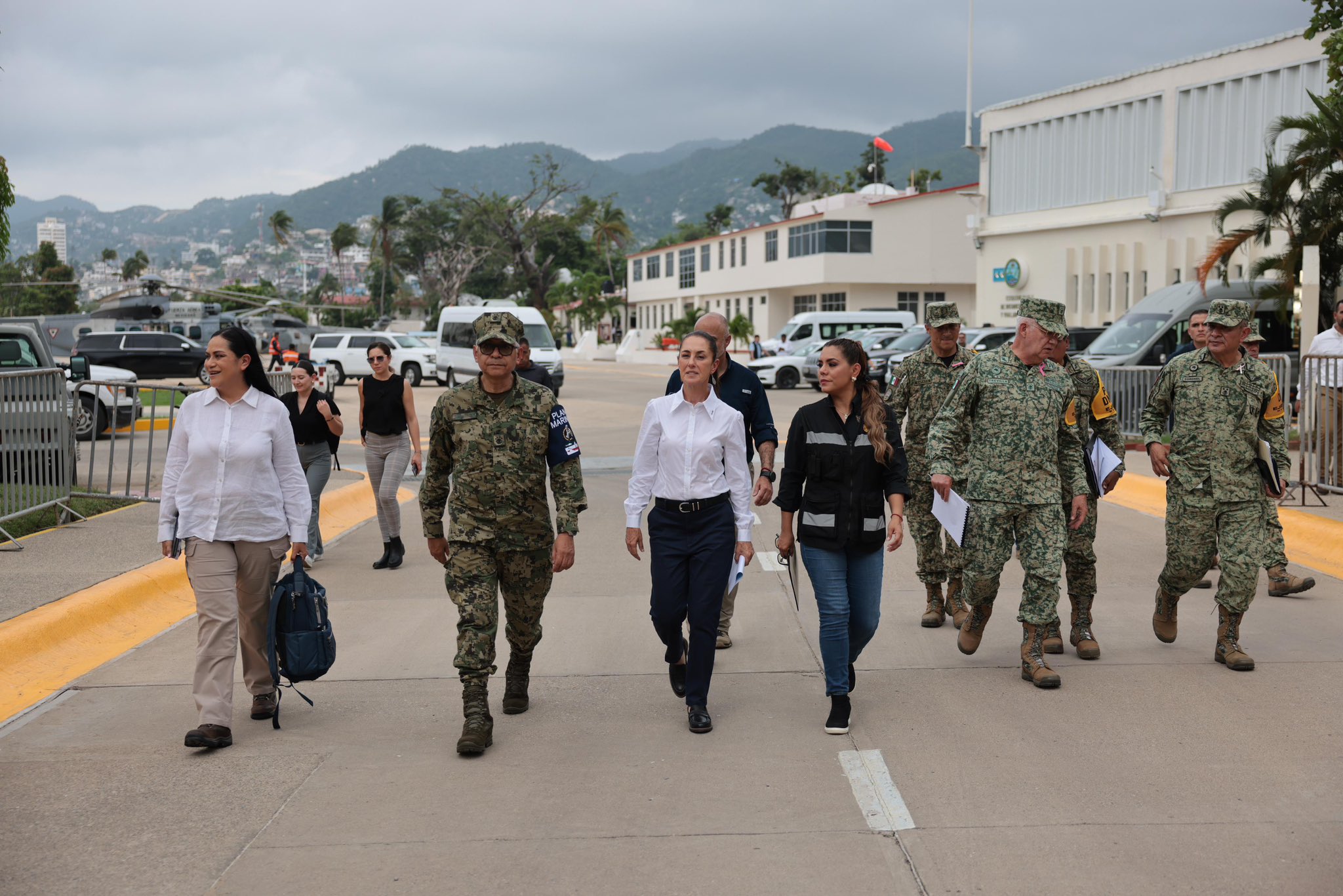 Evalúa la Presidenta Claudia Sheinbaum afectaciones en Guerrero y Michoacán por el huracán John