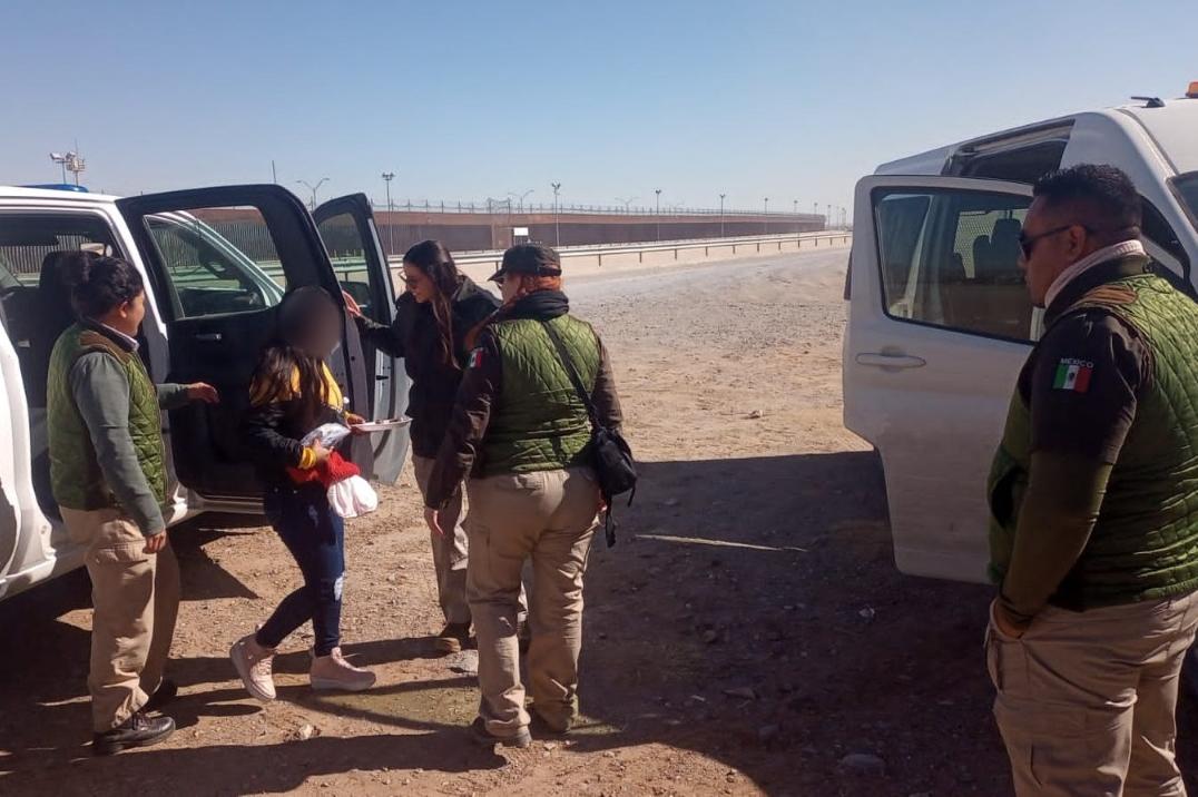 Rescatan a 11 infantes migrantes en la frontera de Ciudad Juárez