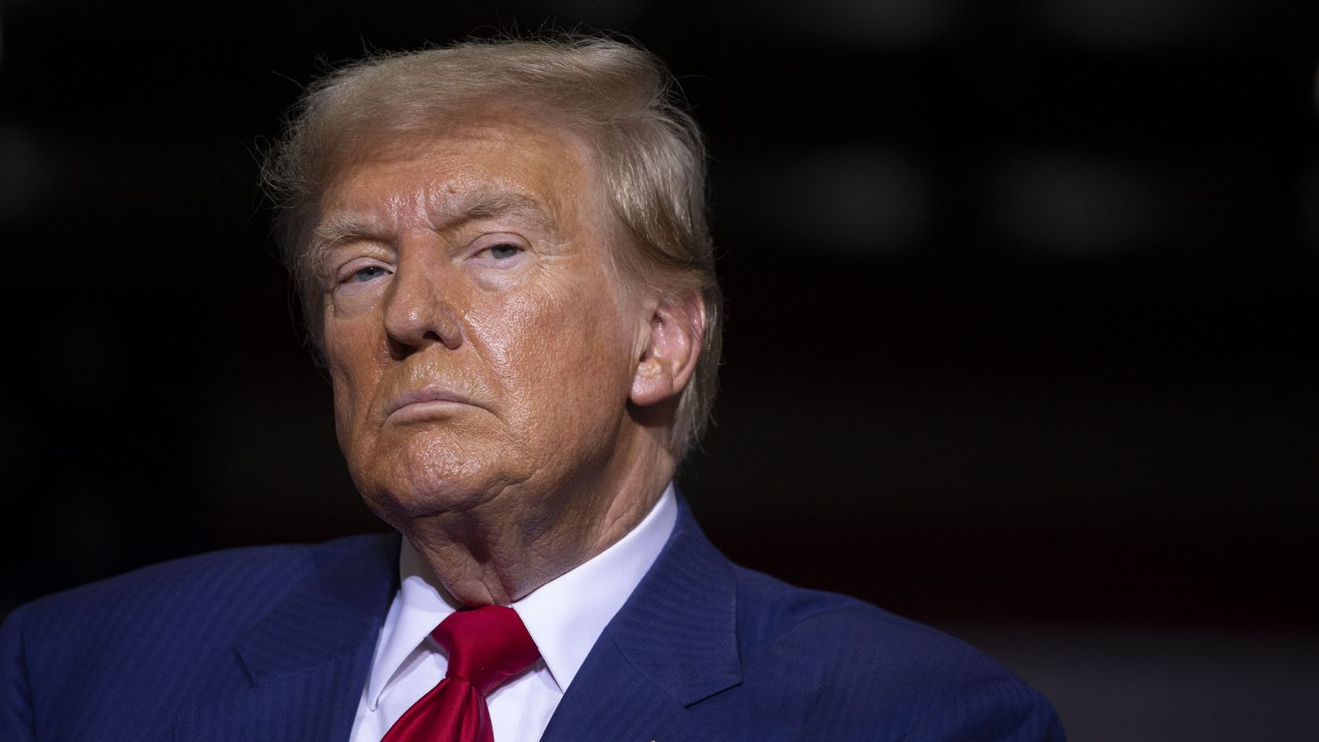 Anuncia Trump que una “gran armada” se dirige hacia Irán, lista para actuar como en Venezuela