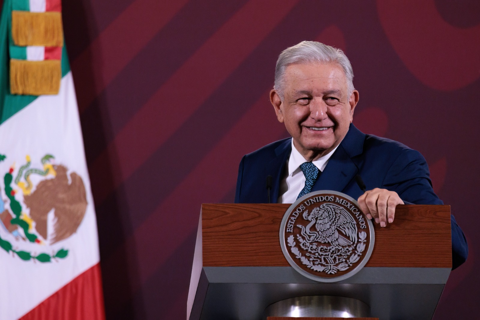 Aumentan en 10% ingresos tributarios del gobierno: López Obrador