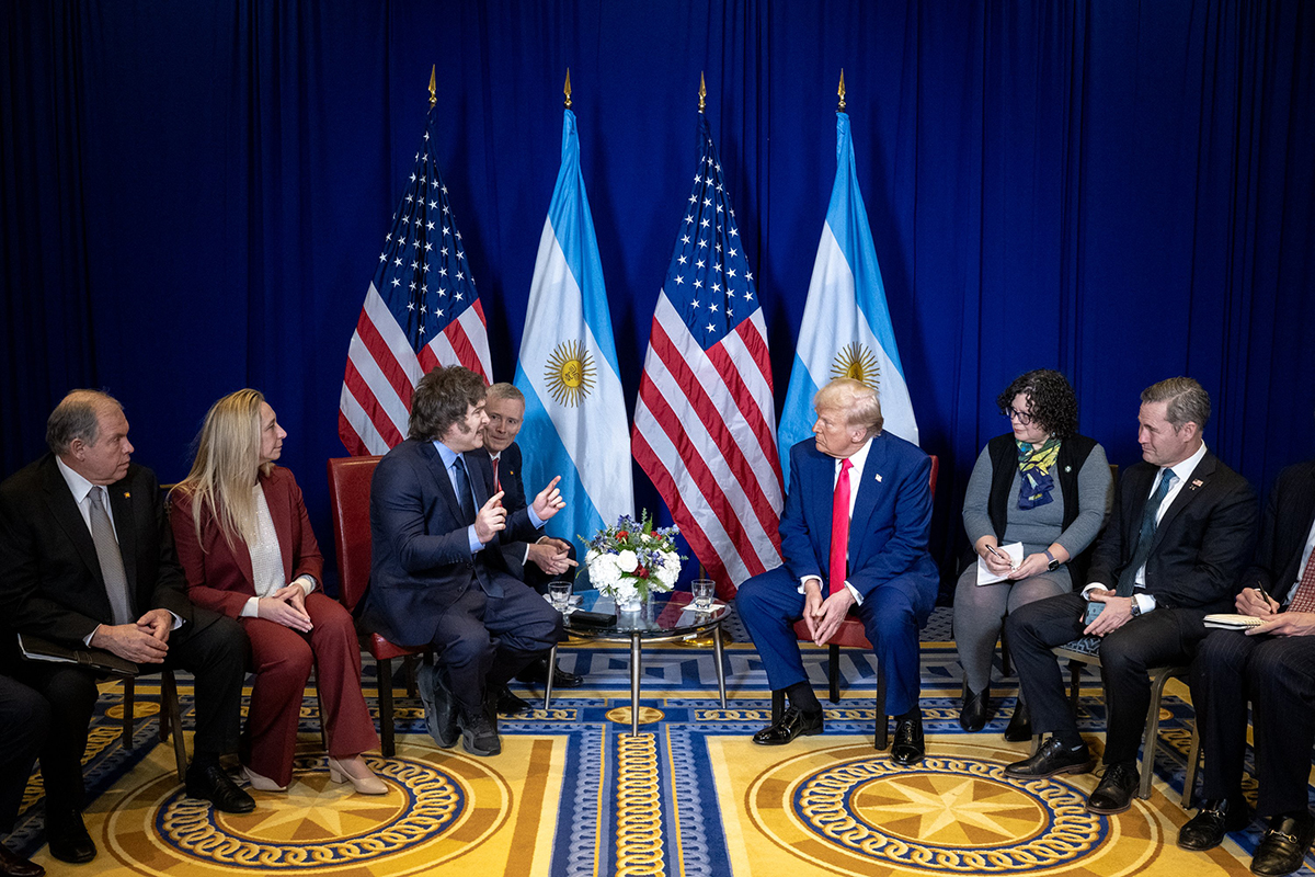 Analiza Trump comprar deuda argentina