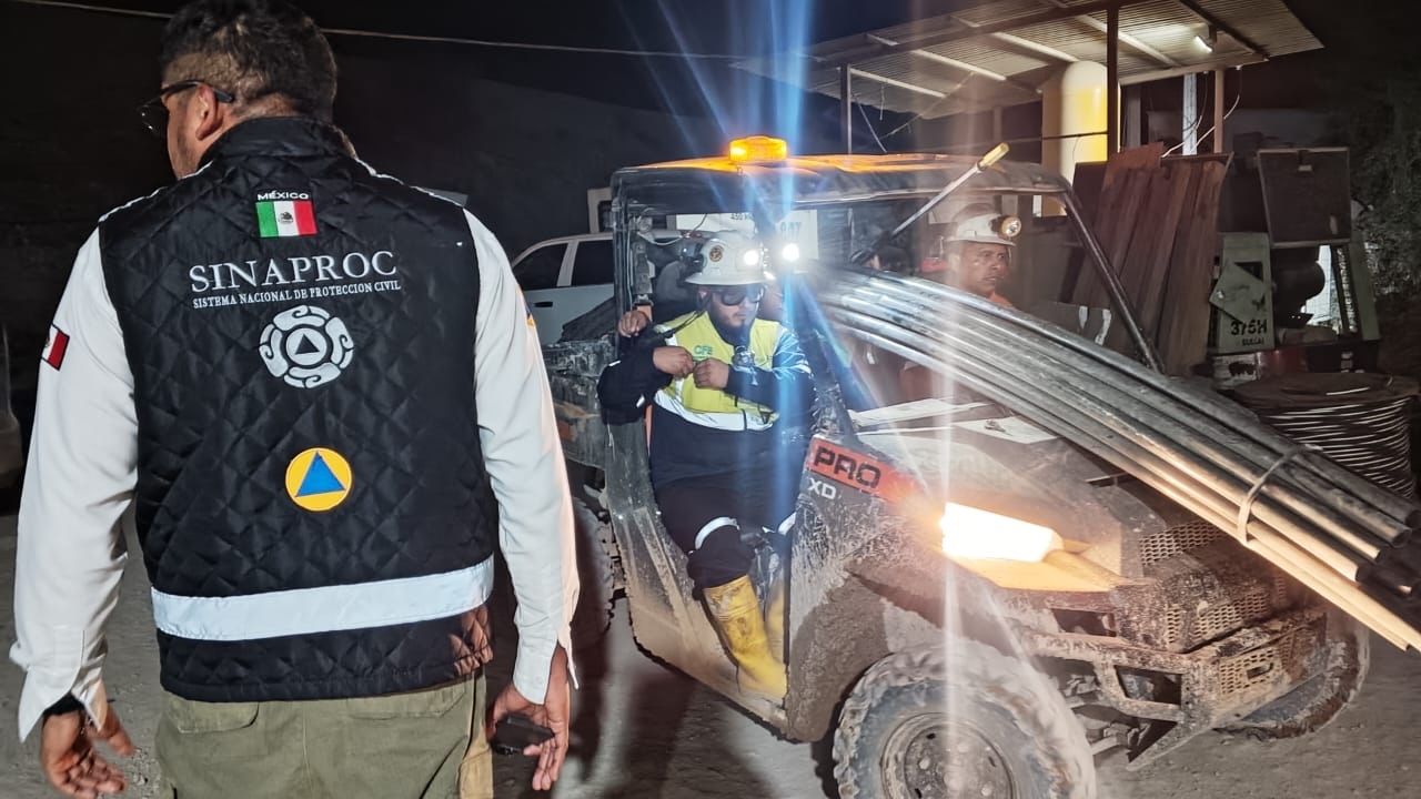 Continúan labores para rescatar a mineros en El Rosario, Sinaloa