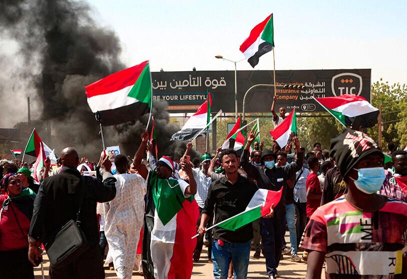 Evacua la SRE mexicanos en Sudán tras enfrentamientos en el país