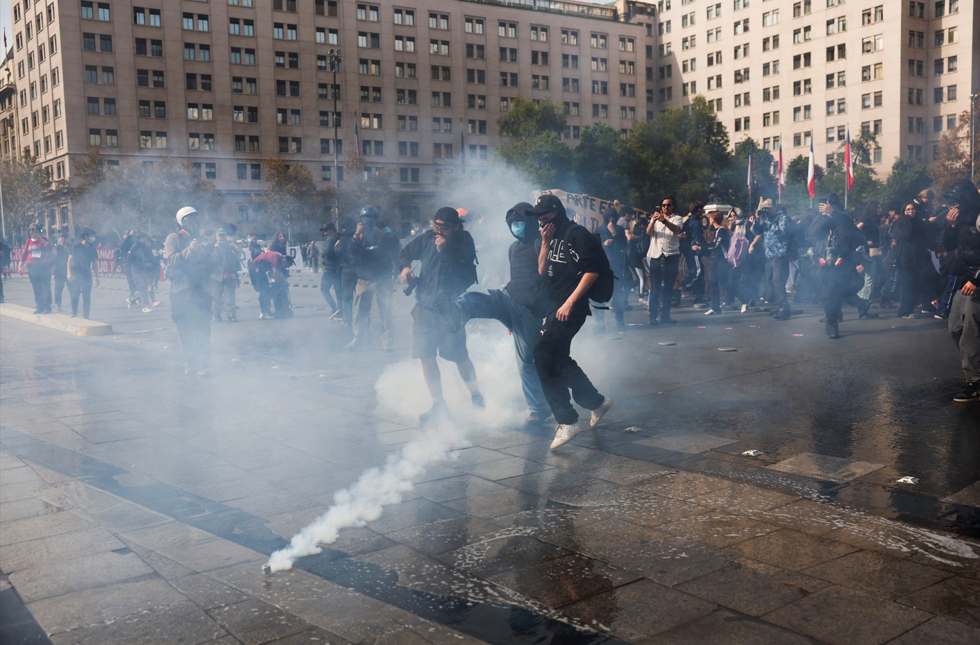 Deja protesta contra gobierno de José Antonio Kast 35 detenidos y al menos seis heridos en Chile
