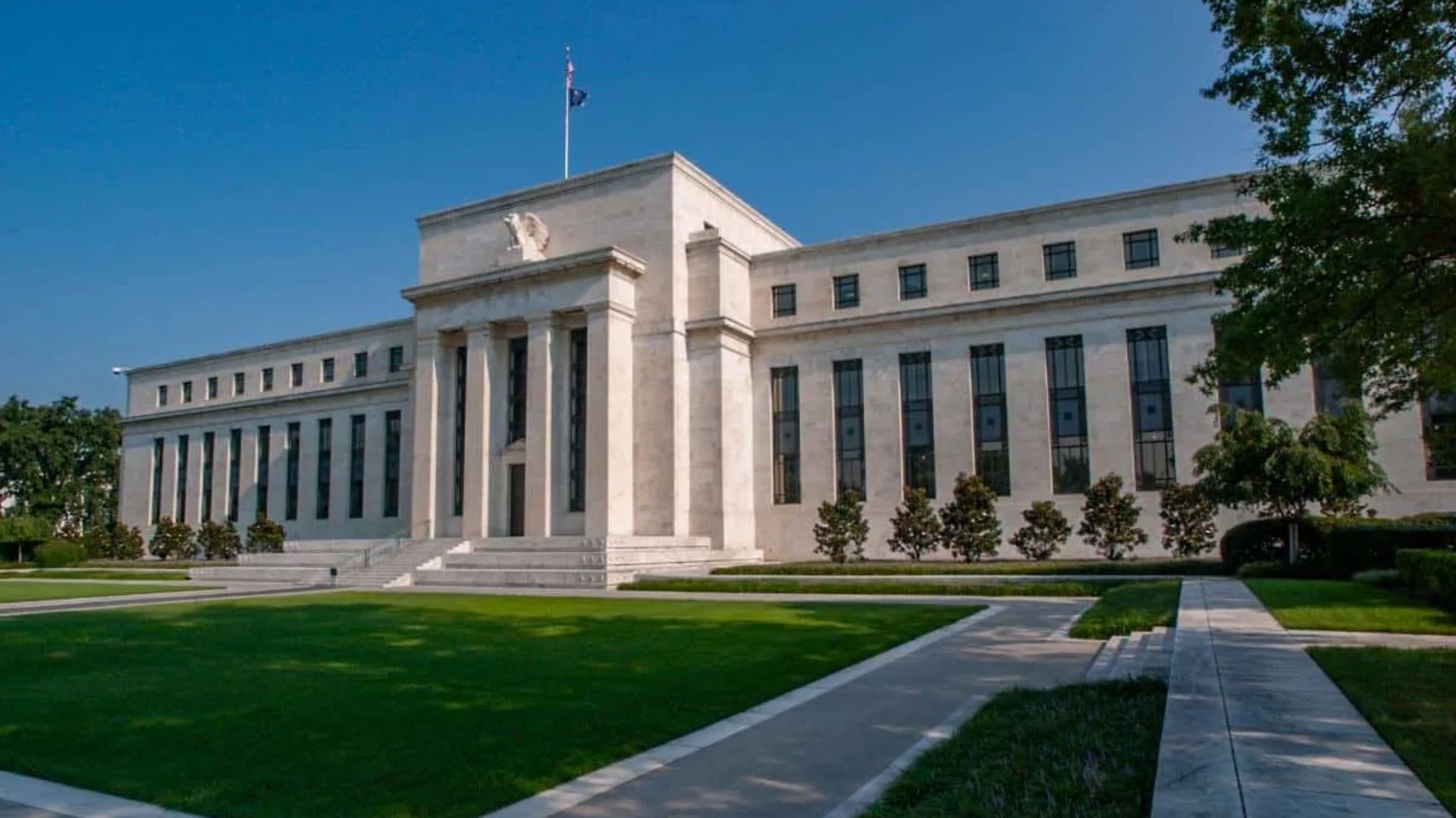 La Fed mantiene sin cambios las tasas de interés ante inflación persistente y crecimiento sólido