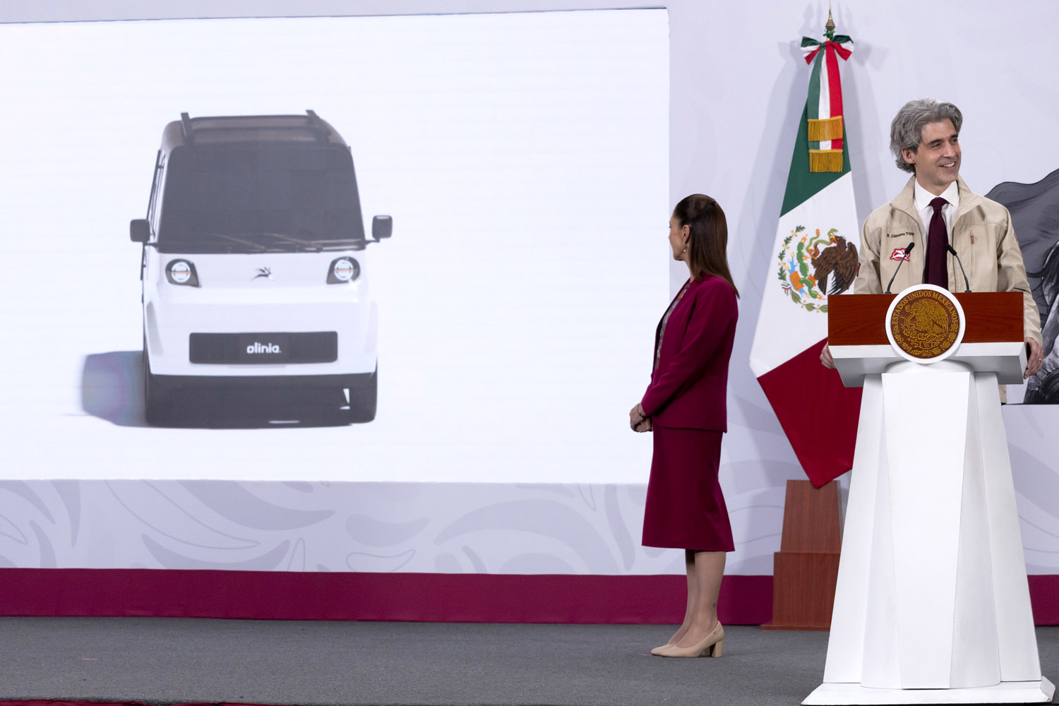Presentan modelo de Olinia, vehículo eléctrico 100% mexicano