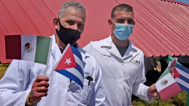 Anuncia AMLO llegada de 55 médicos cubanos a Colima