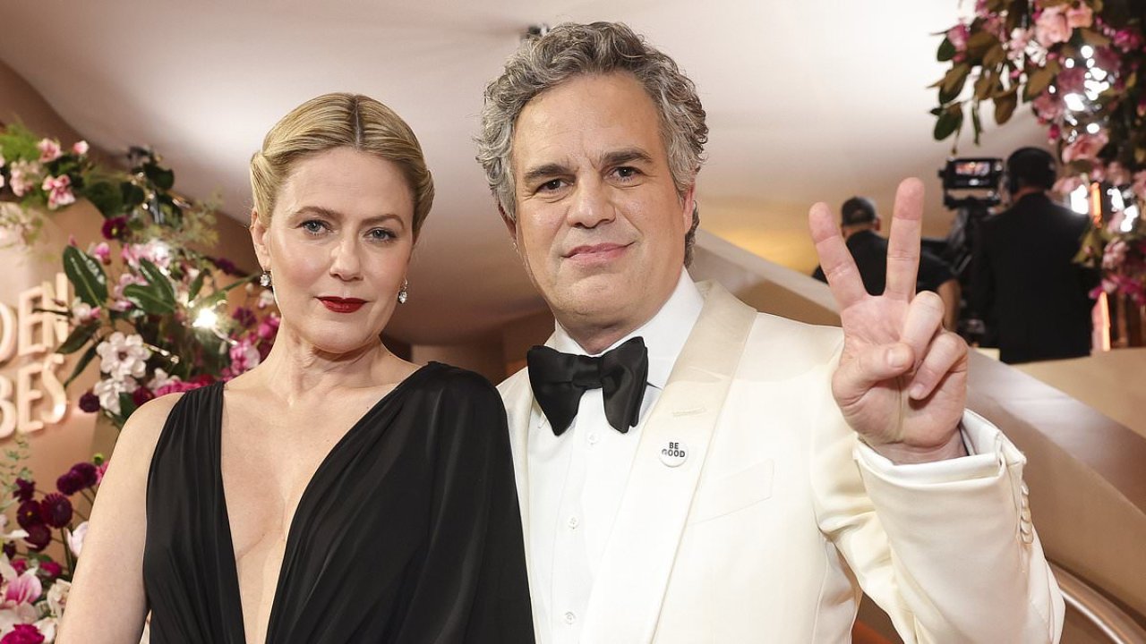 Protestan famosos contra Trump y acciones del ICE durante los Golden Globes 2026