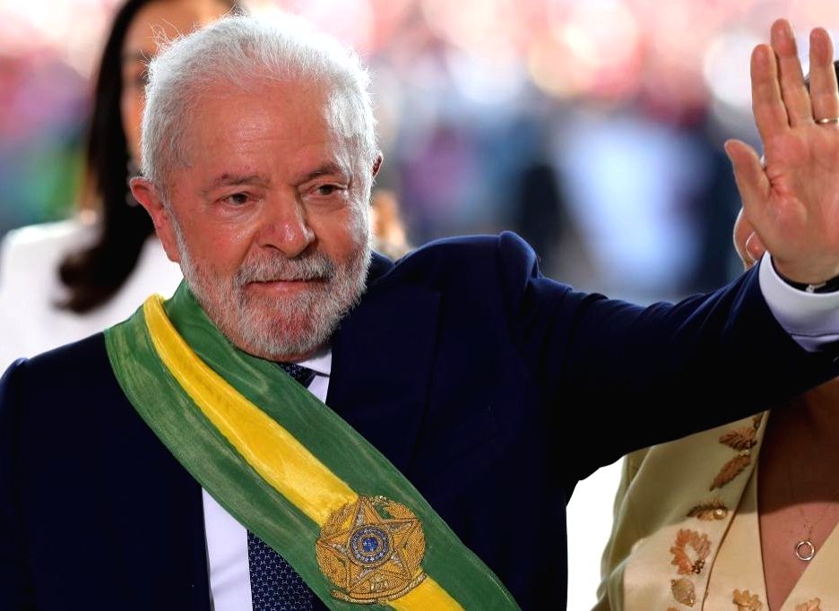 Amplía Lula da Silva ventaja sobre Flávio Bolsonaro a seis días de la elección presidencial
