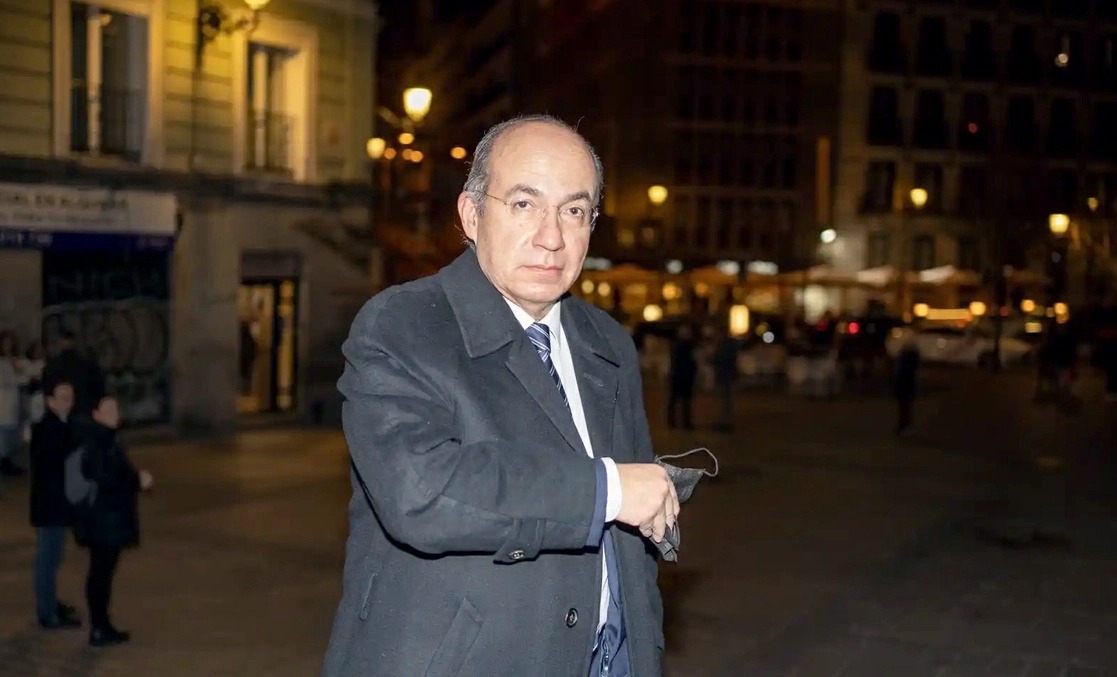 Reaparece Felipe Calderón en fiesta del expresidente español, José María Aznar