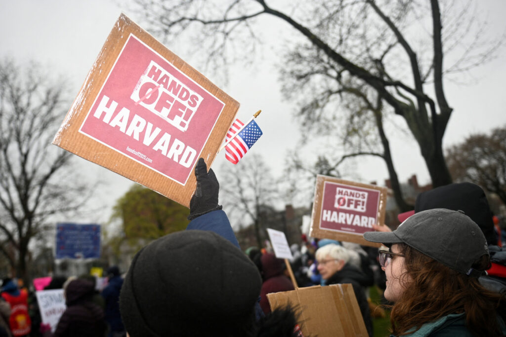 Demanda Harvard al Gobierno de Estados Unidos para evitar que congelen 2 mil 200 millones de dólares