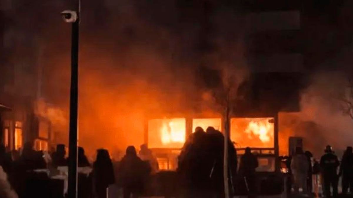 Apuntan autoridades a bengalas como posible motivo del incendio en bar de Suiza